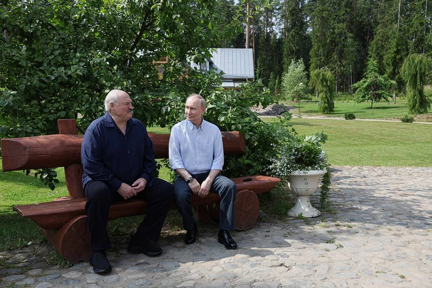 Ông Putin hội đàm với ông Lukashenko sau 'tối hậu thư' của Ukraine.jpg