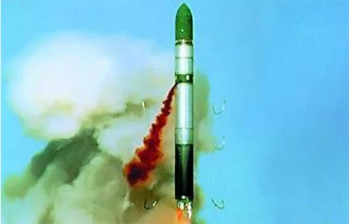 ICBM R-36M2 rời giếng phóng. ICBM R-36M2 rời giếng phóng.