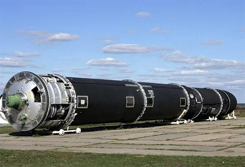 Kích thước khủng của ICBM R-36M. Kích thước khủng của ICBM R-36M.