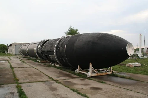 Kích thước khủng của ICBM R-36M. Kích thước khủng của ICBM R-36M.