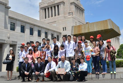 Giáo dục kiểu Nhật: Học sinh tự nấu ăn bán trú, trường không thuê lao công ảnh 1 Giáo dục kiểu Nhật: Học sinh tự nấu ăn bán trú, trường không thuê lao công ảnh 1