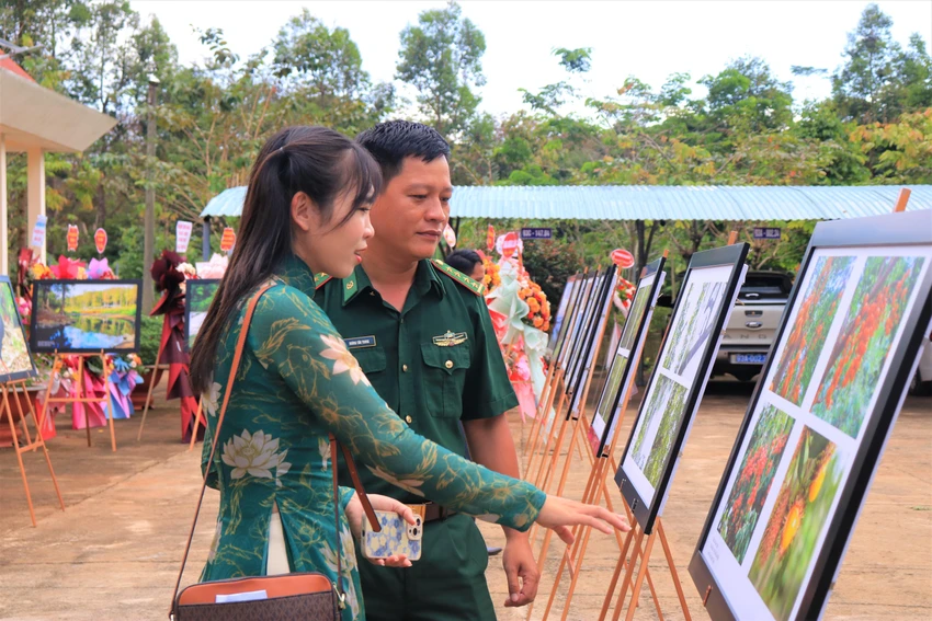 Triển lãm trưng bày nhiều hình ảnh của Vườn Quốc gia Bù Gia Mập nhân kỷ niệm 20 năm thành lập. Ảnh VÕ THƠ Triển lãm trưng bày nhiều hình ảnh của Vườn Quốc gia Bù Gia Mập nhân kỷ niệm 20 năm thành lập. Ảnh VÕ THƠ