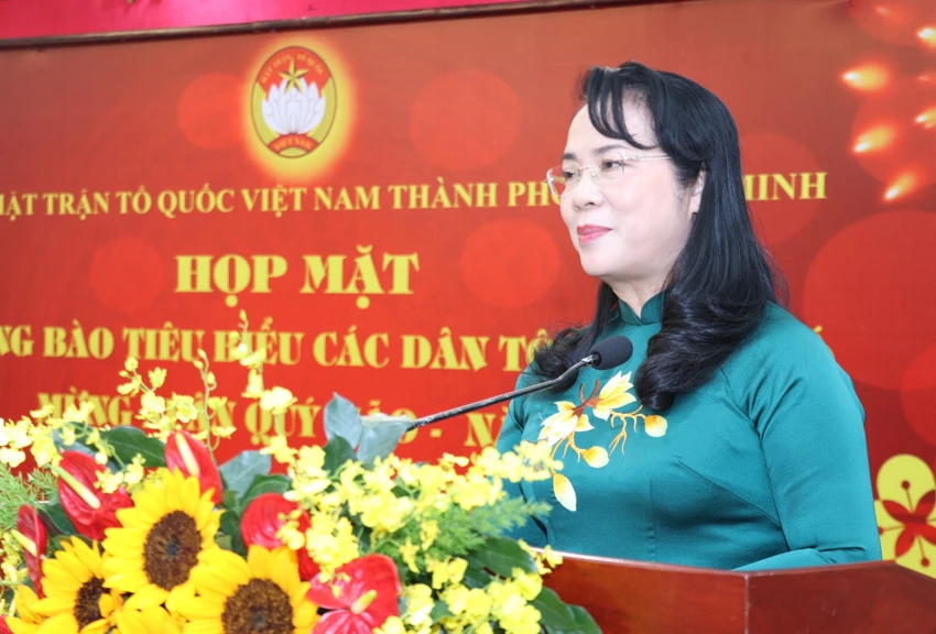 Chủ tịch Ủy ban MTTQ Việt Nam TP Trần Kim Yến ghi nhận sự đóng góp của đồng bào các dân tộc thiểu số trong năm qua. Ảnh: VT Chủ tịch Ủy ban MTTQ Việt Nam TP Trần Kim Yến ghi nhận sự đóng góp của đồng bào các dân tộc thiểu số trong năm qua. Ảnh: VT