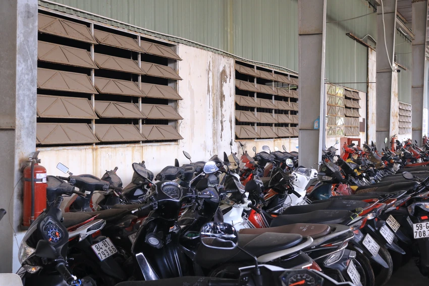 Phương tiện chữa cháy trang bị tại kho gồm các họng nước chữa cháy vách tường, máy bơm chữa cháy chạy bằng xăng và chạy bằng điện, bình chữa cháy xách tay, bình chữa cháy xe đẩy. Ảnh: VT Phương tiện chữa cháy trang bị tại kho gồm các họng nước chữa cháy vách tường, máy bơm chữa cháy chạy bằng xăng và chạy bằng điện, bình chữa cháy xách tay, bình chữa cháy xe đẩy. Ảnh: VT