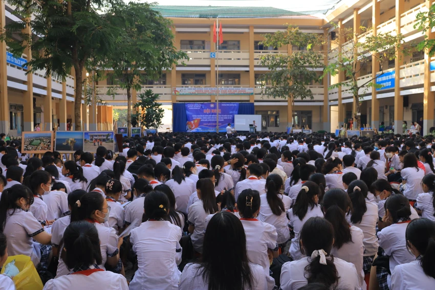 Buổi tuyên truyền về biển, đảo tại trường THCS Trường Thọ sáng 27-3. Ảnh: VT Buổi tuyên truyền về biển, đảo tại trường THCS Trường Thọ sáng 27-3. Ảnh: VT