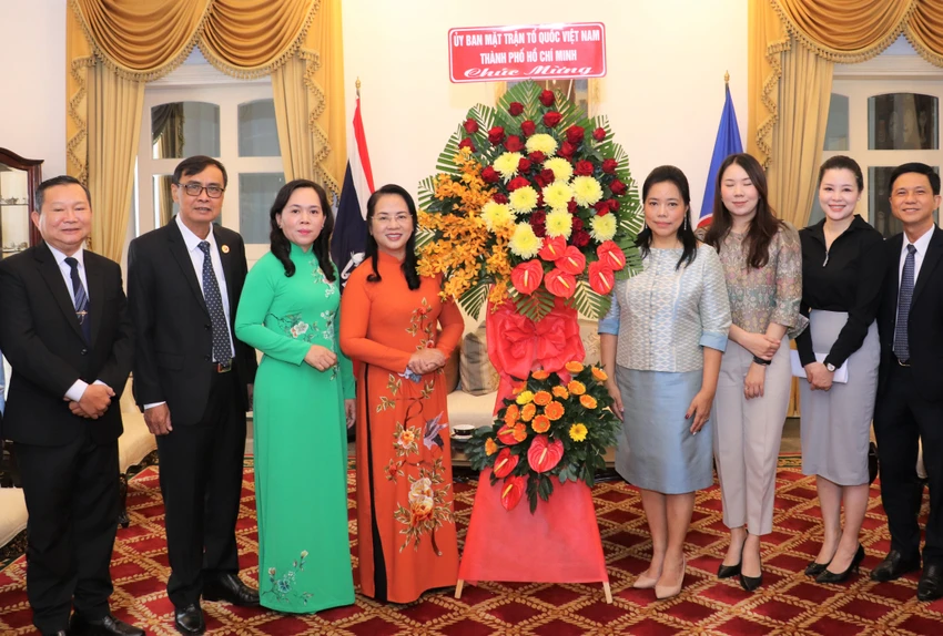 Đoàn đại biểu Ủy ban MTTQ Việt Nam TP.HCM thăm và chúc Tết tại Tổng Lãnh sự quán Thái Lan tại TP.HCM. Ảnh: AH Đoàn đại biểu Ủy ban MTTQ Việt Nam TP.HCM thăm và chúc Tết tại Tổng Lãnh sự quán Thái Lan tại TP.HCM. Ảnh: AH