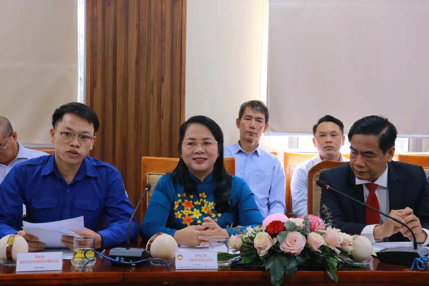 Chủ tịch Ủy ban MTTQ Việt nam TP Trần Kim Yến làm việc cùng Đoàn Mặt trận thủ đô Viêng chăn và tỉnh Champasak. Ảnh: VT Chủ tịch Ủy ban MTTQ Việt nam TP Trần Kim Yến làm việc cùng Đoàn Mặt trận thủ đô Viêng chăn và tỉnh Champasak