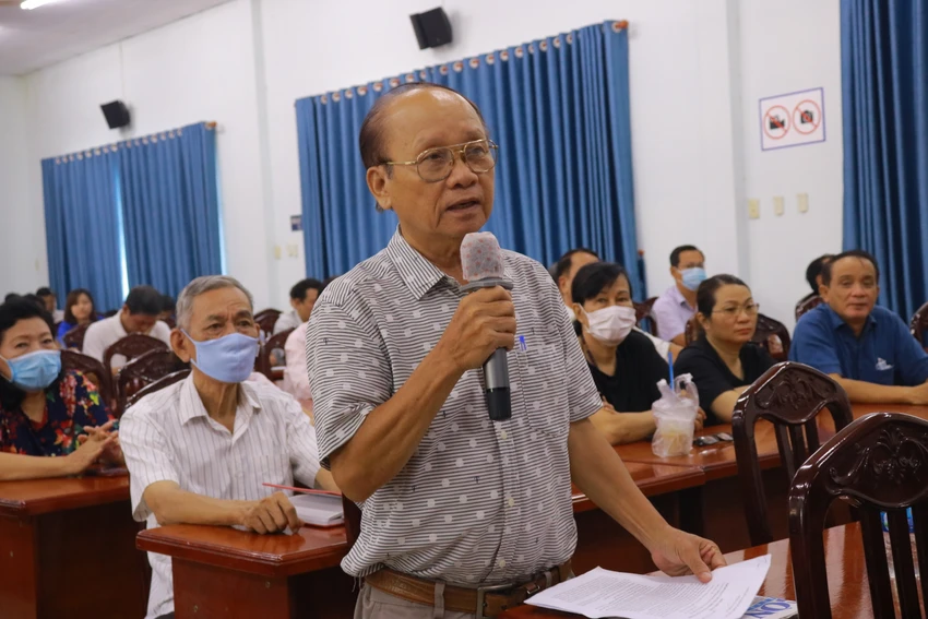 Cử tri Phan Khắc Võ (phường 4) nêu ý kiến. Ảnh: VÕ THƠ