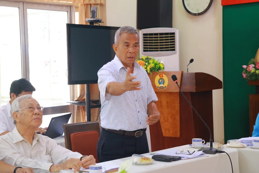 Nguyên Chủ tịch Tổng LĐLĐ Việt Nam Đặng Ngọc Tùng đóng góp ý kiến cho dự thảo. Ảnh: VÕ THƠ Nguyên Chủ tịch Tổng LĐLĐ Việt Nam Đặng Ngọc Tùng đóng góp ý kiến cho dự thảo. Ảnh: VÕ THƠ