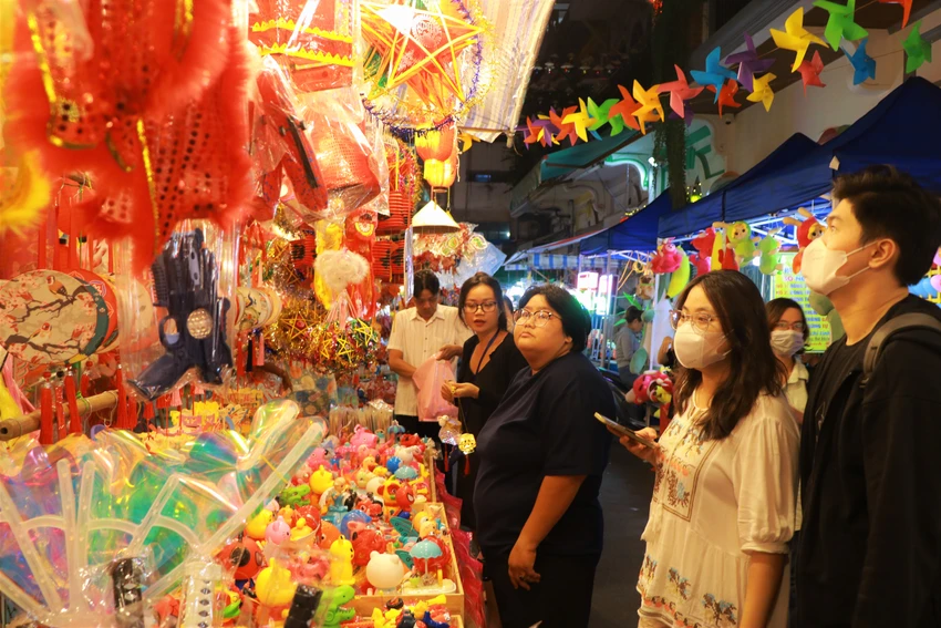 Tết Trung thu năm nay sẽ diễn ra vào ngày 29 tháng 9 (tức 15 tháng 8 Âm lịch). Tết Trung thu năm nay sẽ diễn ra vào ngày 29 tháng 9 (tức 15 tháng 8 Âm lịch).