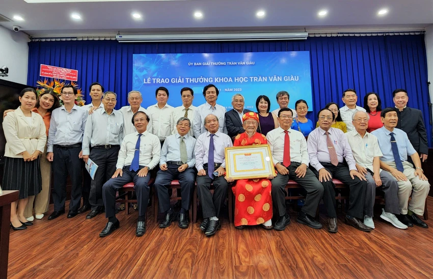 giai-thuong-tran-van-giau-3.jpg