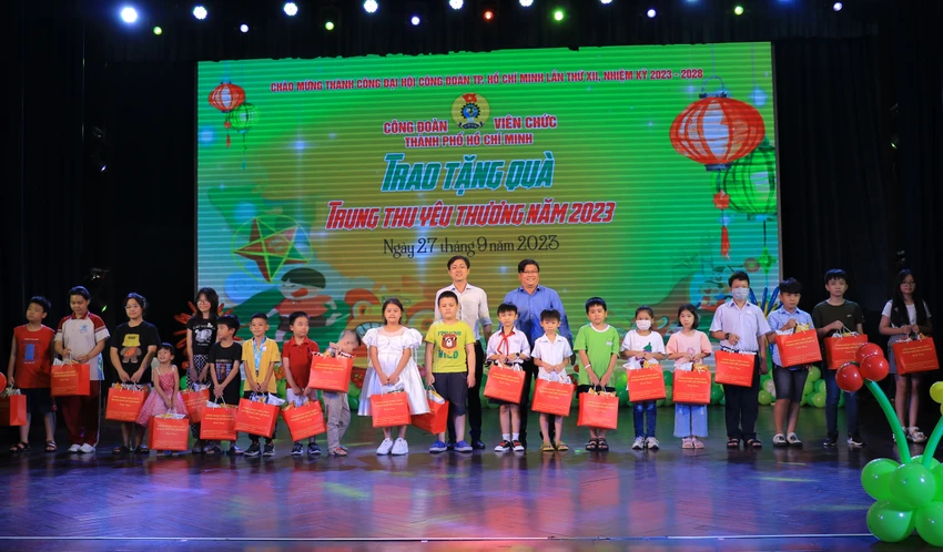 trung-thu-cho-con-cong-nhan1.JPG