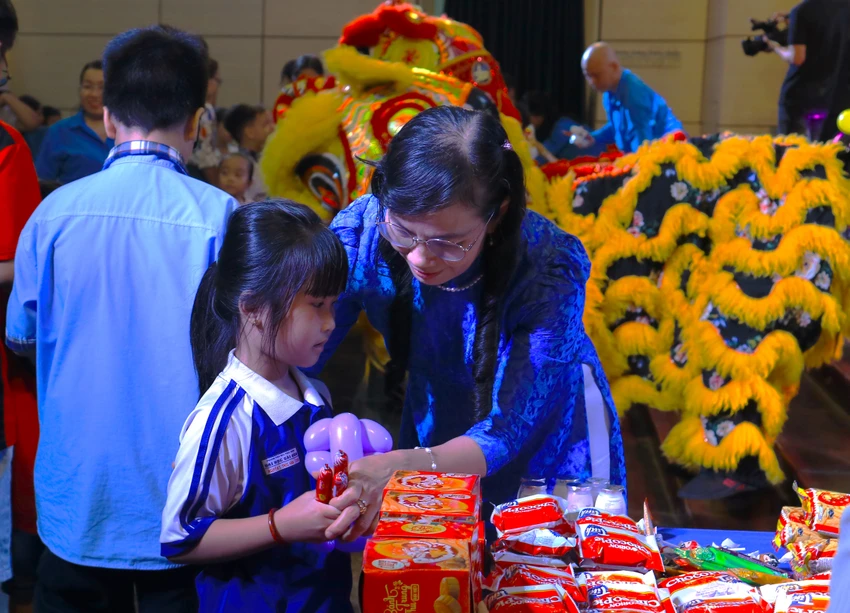 trung-thu-cho-con-cong-nhan3.JPG
