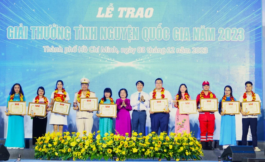 tinh-nguyen-quoc-gia-12.jpg