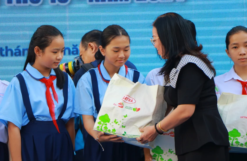 thang thanh nien 3.JPG