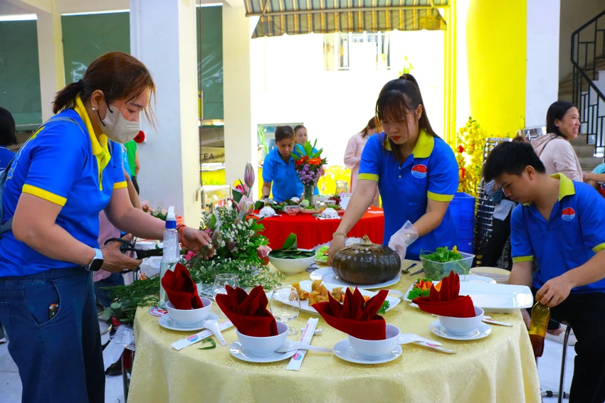 trang trí bữa cơm