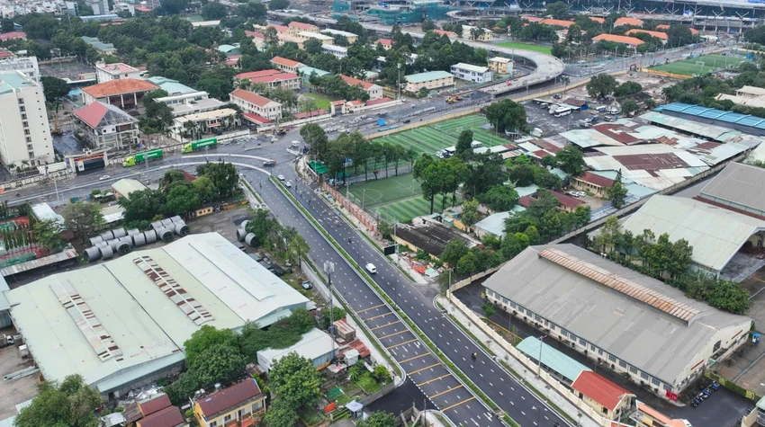 Diện mạo tuyến đường Trần Quốc Hoàng nối sân bay Tân Sơn Nhất trước ngày thông xe