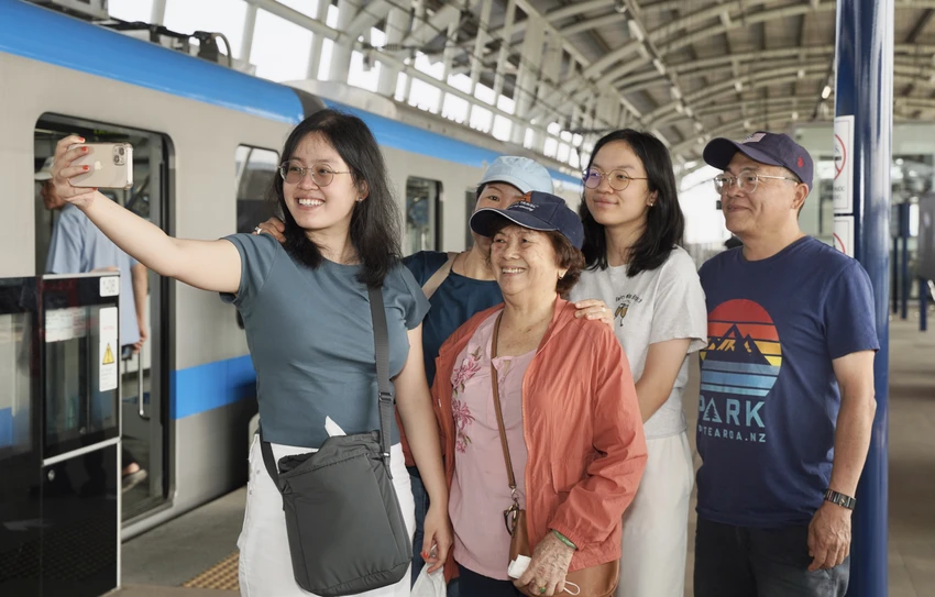 Tuyến Metro Bến Thành - Suối Tiên thu phí, người dân được thanh toán linh hoạt, di chuyển nhanh chóng