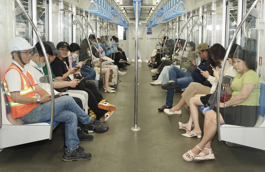 Tuyến Metro Bến Thành - Suối Tiên thu phí, người dân được thanh toán linh hoạt, di chuyển nhanh chóng