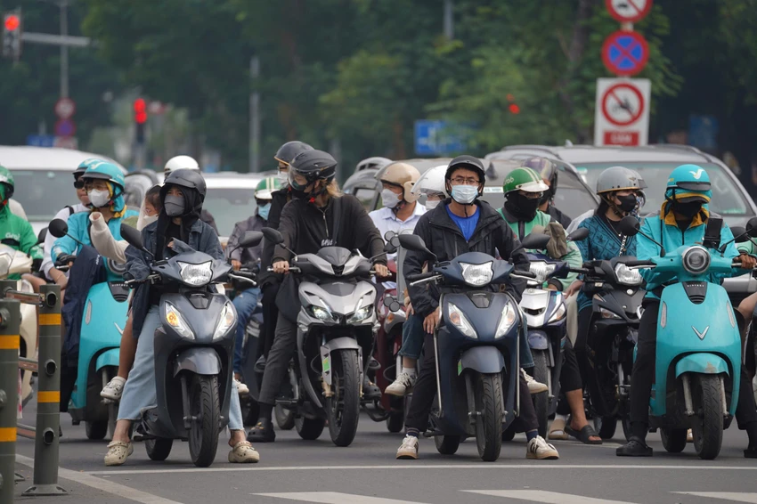 Nhiều nơi tại TP.HCM chìm trong sương mù bao phủ