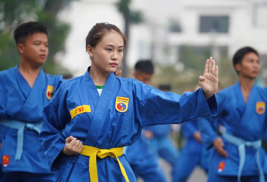 ra-quan-huan-luyen.jpg