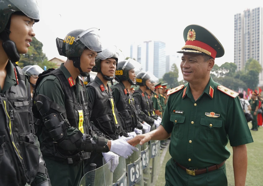 Hình ảnh lãnh đạo Bộ Quốc phòng, Quân khu 7, TP.HCM dự Lễ ra quân huấn luyện 2025