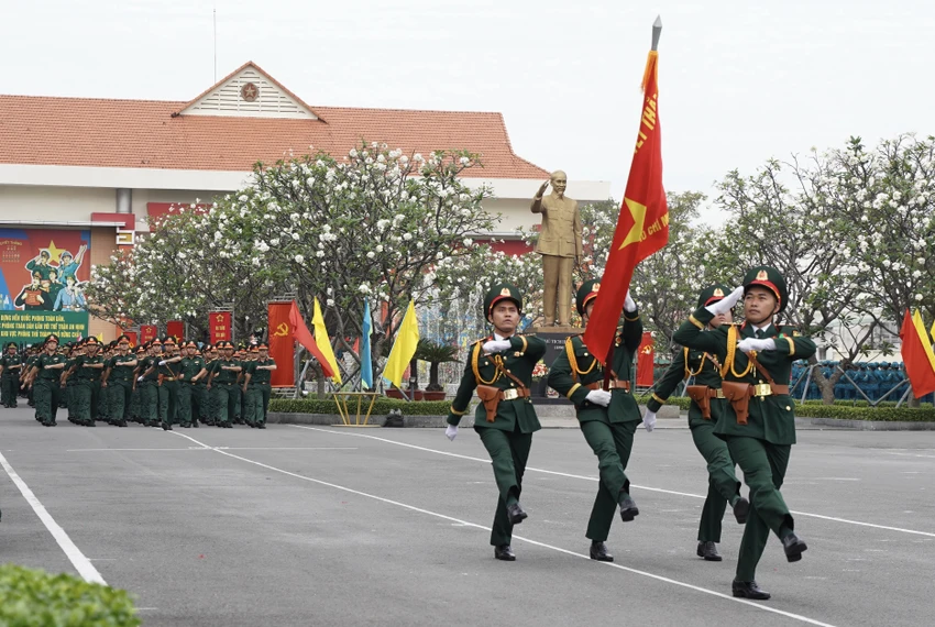 Hình ảnh lãnh đạo Bộ Quốc phòng, Quân khu 7, TP.HCM dự Lễ ra quân huấn luyện 2025