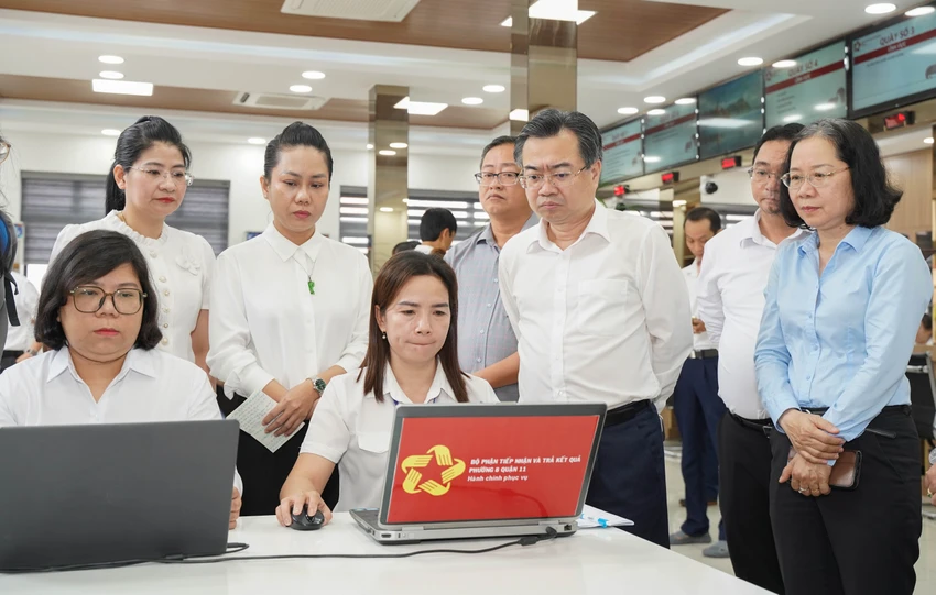 Ông Nguyễn Thanh Nghị, Phó Bí thư Thường trực Thành uỷ TP.HCM, dự buổi 'chạy thử' mô hình chính quyền hai cấp tại UBND phường Bình Thới mới, sáng 12-6. Ảnh: THUẬN VĂN