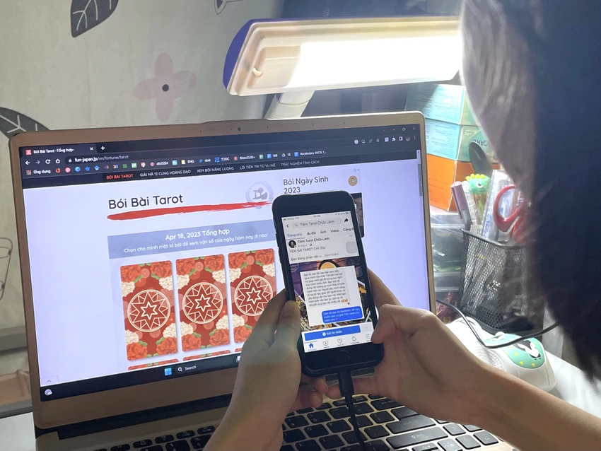 Tràn lan dịch vụ xem bài Tarot trên MXH. Ảnh: THẢO HIỀN Tràn lan dịch vụ xem bài Tarot trên MXH. Ảnh: THẢO HIỀN