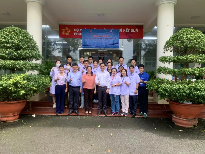 Chương trình có sự tham gia của đội ngũ y bác sĩ BV Nhân dân Gia Định. Ảnh: TRẦN MINH Chương trình có sự tham gia của đội ngũ y bác sĩ BV Nhân dân Gia Định. Ảnh: TRẦN MINH