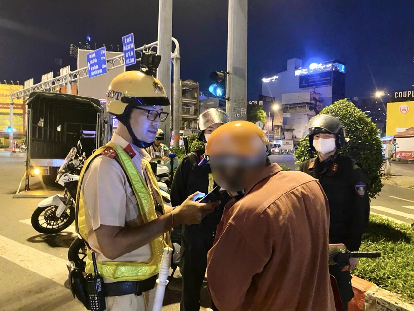 đo nồng độ cồn.jpg