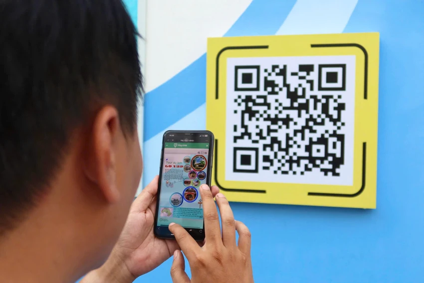 Quét mã QR khám phá du lịch.jpg