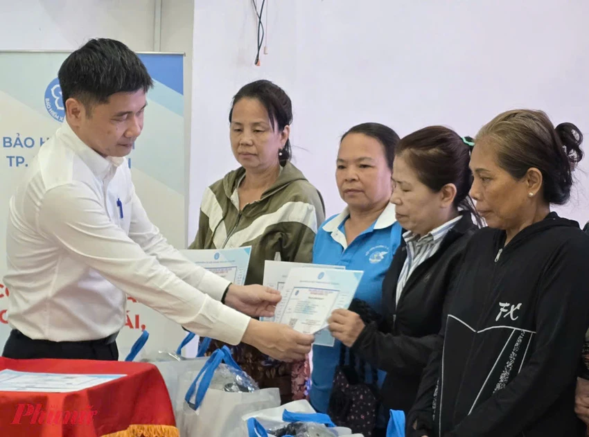 phụ nữ khó khăn