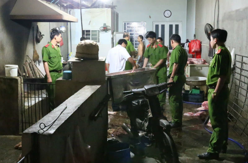 Phát hiện lò mổ heo lậu xài dấu kiểm dịch giả ảnh 1 Phát hiện lò mổ heo lậu xài dấu kiểm dịch giả ảnh 1