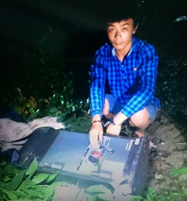 Hết tiền chơi game, rủ bạn trộm két sắt của gia đình ảnh 1 Hết tiền chơi game, rủ bạn trộm két sắt của gia đình ảnh 1