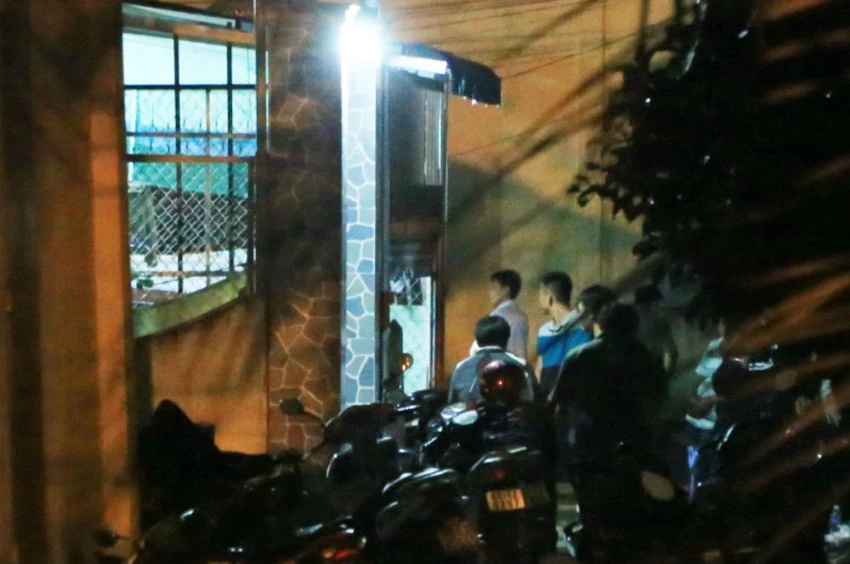 Phát hiện 'kho' vũ khí giấu trong nhà dân ảnh 1