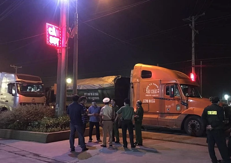 GĐ Công an Đồng Nai trực tiếp chỉ đạo xử lý đoàn xe 'hổ vồ' ảnh 2 GĐ Công an Đồng Nai trực tiếp chỉ đạo xử lý đoàn xe 'hổ vồ' ảnh 2