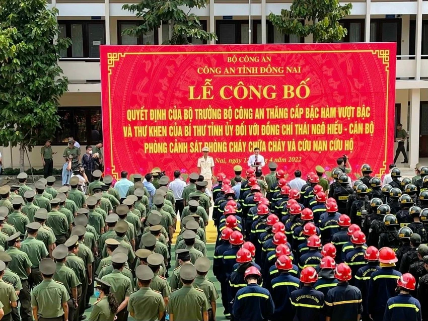 Đồng Nai công bố quyết định thăng hàm Đại úy cho Trung úy Thái Ngô Hiếu ảnh 2 Đồng Nai công bố quyết định thăng hàm Đại úy cho Trung úy Thái Ngô Hiếu ảnh 2