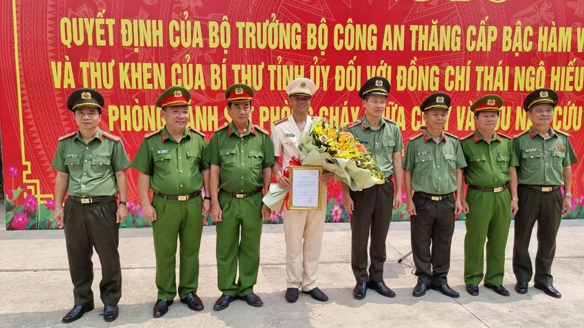 Đồng Nai công bố quyết định thăng hàm Đại úy cho Trung úy Thái Ngô Hiếu ảnh 1 Đồng Nai công bố quyết định thăng hàm Đại úy cho Trung úy Thái Ngô Hiếu ảnh 1