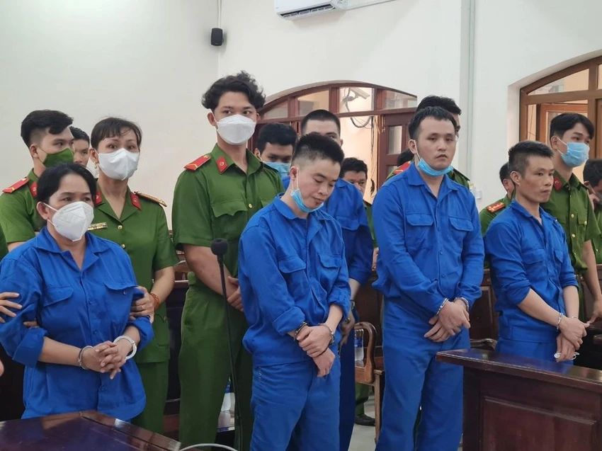 Bốn bị cáo (hàng đầu) nhận mức án tử hình. Bốn bị cáo (hàng đầu) nhận mức án tử hình.