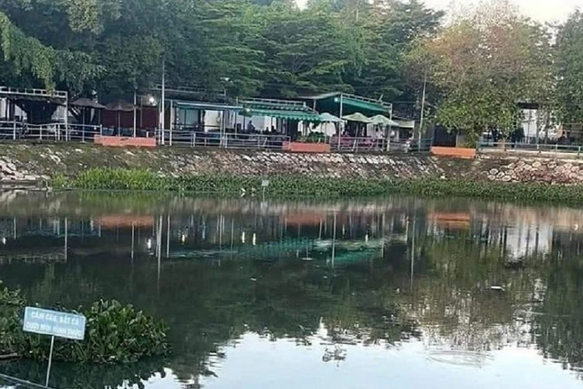 Hồ nước nơi phát hiện thi thể người đàn ông sau ba ngày mất tích. Ảnh: AX Hồ nước nơi phát hiện thi thể người đàn ông sau ba ngày mất tích. Ảnh: AX