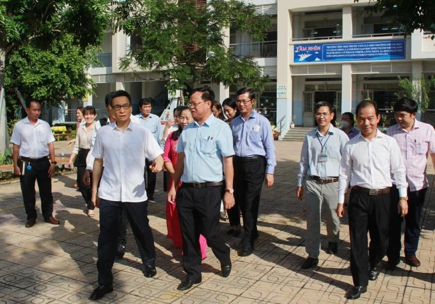 Phó Thủ tướng đã đến thăm Trường tiểu học Phước Tân 2. Ảnh: VH. Phó Thủ tướng đã đến thăm Trường tiểu học Phước Tân 2. Ảnh: VH.