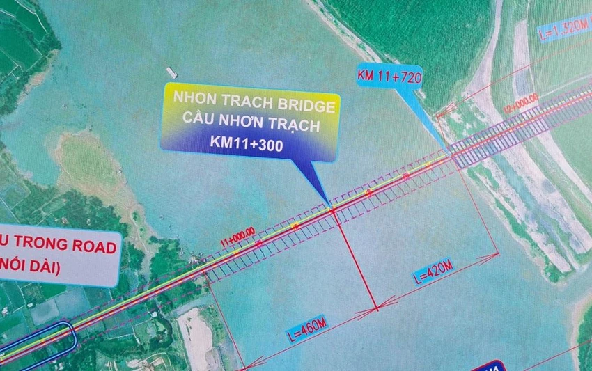 Cầu Nhơn Trạch rộng 19,75 m, dài 2.040 m, đường dẫn hai bên đầu cầu dài 560m nối TP.HCM với Đồng Nai. Ảnh: VH. Cầu Nhơn Trạch rộng 19,75 m, dài 2.040 m, đường dẫn hai bên đầu cầu dài 560m nối TP.HCM với Đồng Nai. Ảnh: VH.