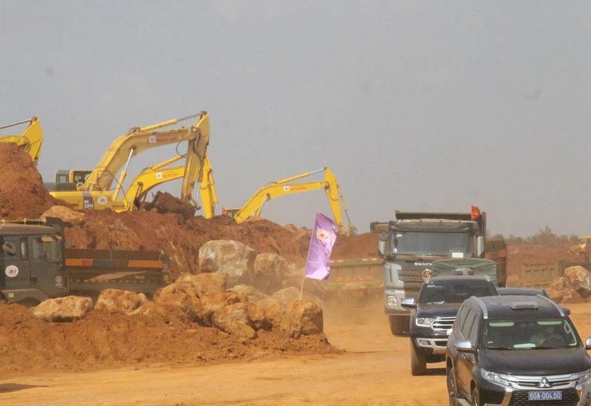 Một góc đại công trường của dự án xây dựng sân bay Long Thành. Ảnh: VŨ HỘI. Một góc đại công trường của dự án xây dựng sân bay Long Thành. Ảnh: VŨ HỘI.