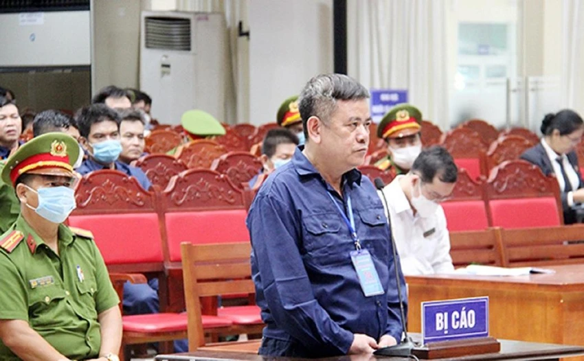 Bị cáo Ngô Văn Thụy, cựu cán bộ Cục Điều tra chống buôn lậu - Tổng cục Hải quan) bị truy tố về tội nhận hối lộ. Ảnh: VŨ HỘI. Bị cáo Ngô Văn Thụy, cựu cán bộ Cục Điều tra chống buôn lậu - Tổng cục Hải quan) bị truy tố về tội nhận hối lộ. Ảnh: VŨ HỘI.