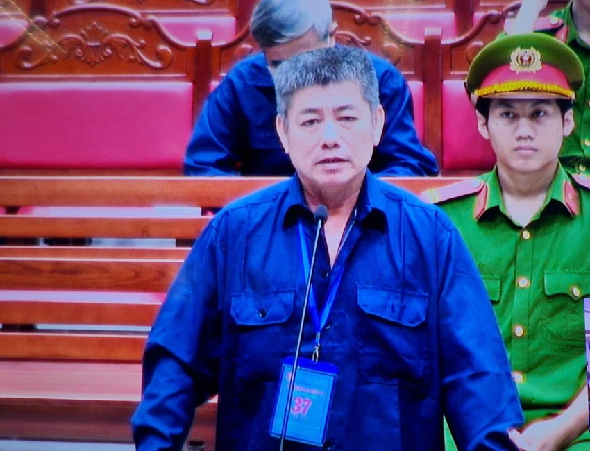 Bị cáo Nguyễn Hữu Tứ tại tòa. Ảnh: VH Bị cáo Nguyễn Hữu Tứ tại tòa. Ảnh: VH