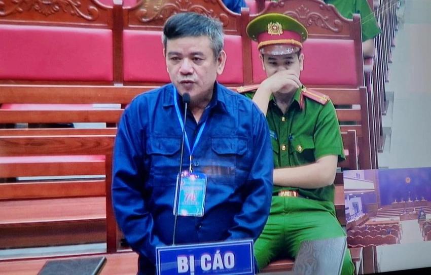 Bị cáo Ngô Văn Thụy tại tòa. Ảnh: VH. Bị cáo Ngô Văn Thụy vụ buôn lậu 200 triệu lít xăng