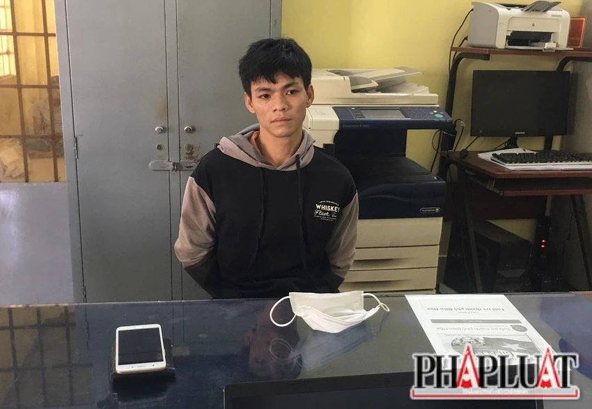 Nghi can Nguyễn Quang Vinh cùng tang vật. Ảnh: VH. Nghi can Nguyễn Quang Vinh cùng tang vật. Ảnh: VH.