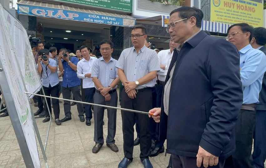 Thủ tướng kiểm tra tiến độ xây dựng khu tái định cư Lộc An - Bình Sơn. Ảnh: VH. Thủ tướng kiểm tra tiến độ xây dựng khu tái định cư Lộc An - Bình Sơn. Ảnh: VH.