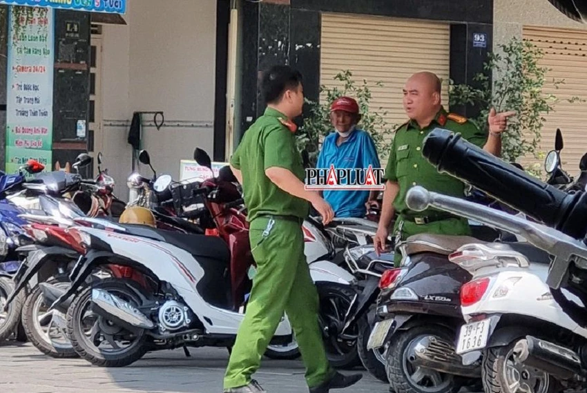 Lực lượng chức năng tiến hành khám xét Văn phòng của Trung tâm dạy nghề lái xe Sài Gòn tại Khu dân cư Bửu Long (TP Biên Hòa). Ảnh: VH. Lực lượng chức năng tiến hành khám xét Văn phòng của Trung tâm dạy nghề lái xe Sài Gòn tại Khu dân cư Bửu Long (TP Biên Hòa). Ảnh: VH.